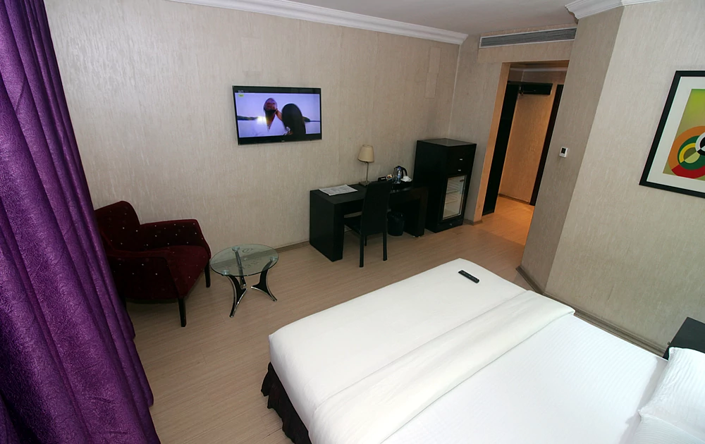 /web/uploads/116/Chesney Hotel/room-photos/Silver Room/silver-room-4.jpg